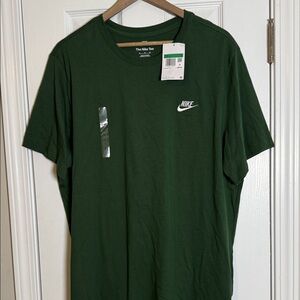 Nike Men's Dark Green Short Sleeve Tee